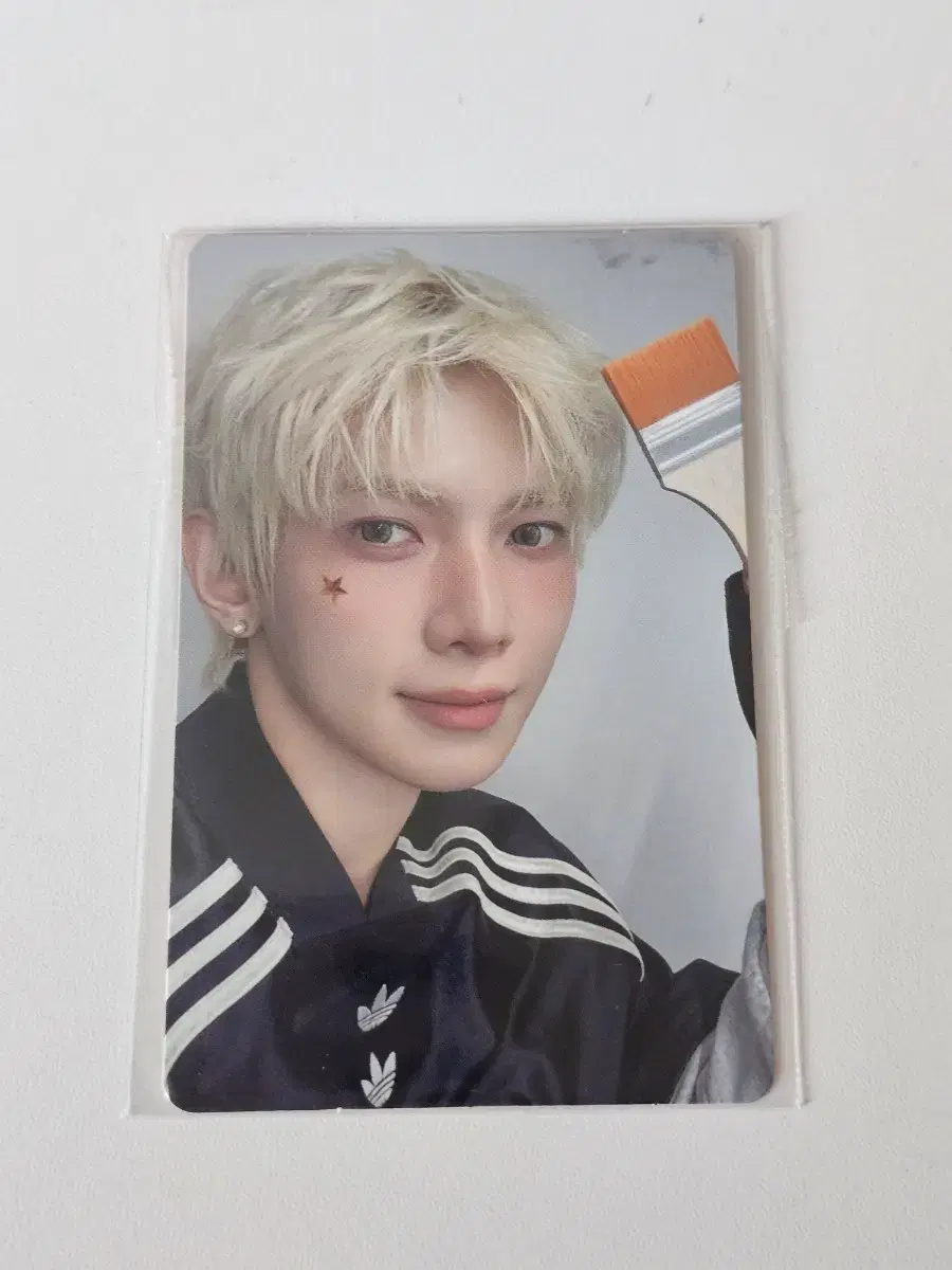 up10tion invitation ウェイ　ジニョク トレカ　업텐션 포카 New One Piece singles available now! We're always buying more